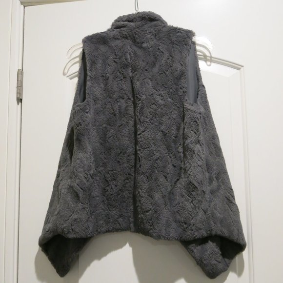 Jack by BB Dakota Gray Fur Vest - Picture 7 of 7